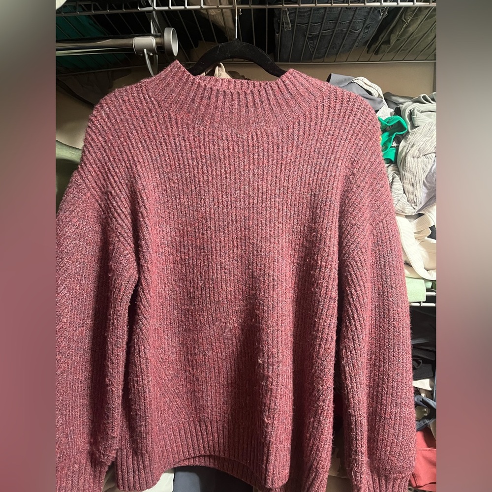 Evereve Dusty Rose Crew Neck Sweater